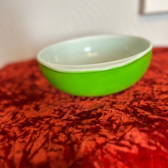 Pyrex Kelly Green Bowl - Picture 6 of 8